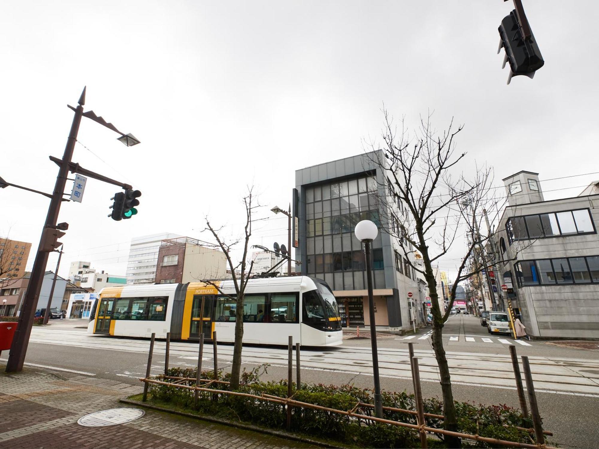 Ecohotel Toyama Station Exterior foto